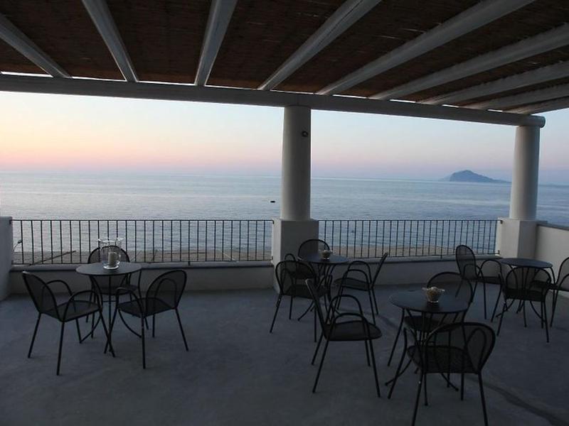 03B2AF885285454E7B955848A52A4469