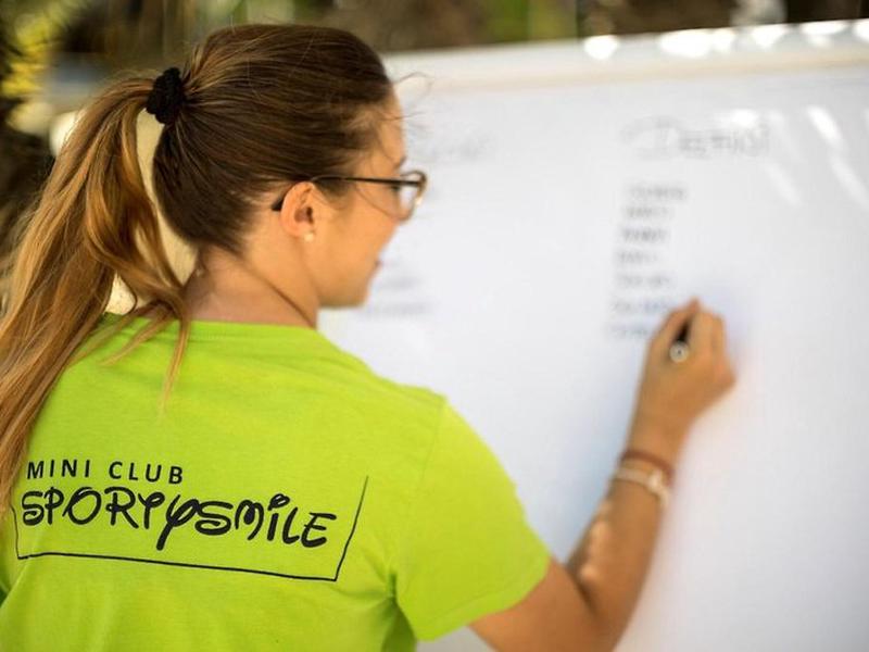 A2A29AA6527D1BEC16A2D2F70672BCF9