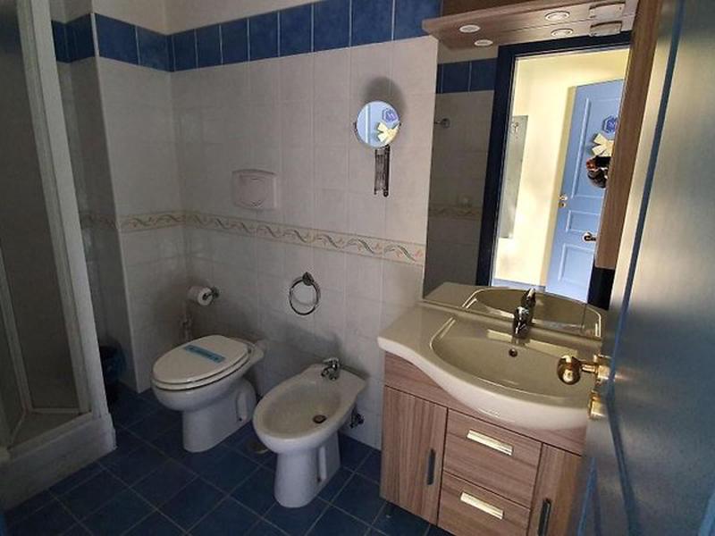 FEAFF0D06ECF39F594F17B125691D82A