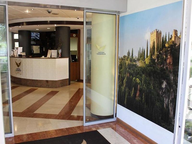 F62997A30AE3B2E97D0370A68A0E8D83