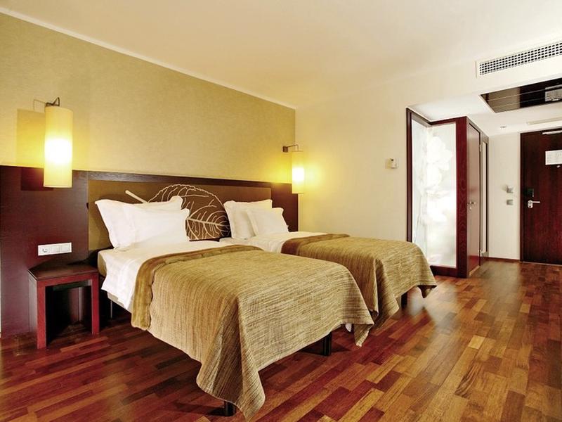 1DE6A26A5E96745BFDF701D3B6ECFD02