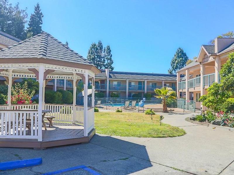 AEAB640B45D8D5E40D5612DE9EE95A04