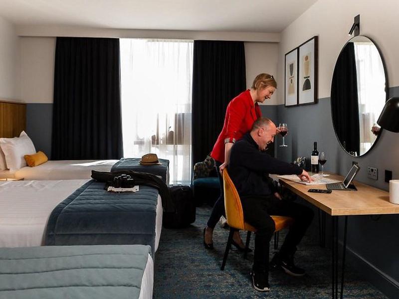 33BE5C09F885D396AD3ABE90A0A1F5F6