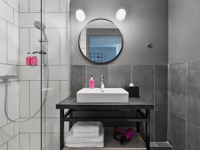 2E989AA17B4C8E66D372EE01F37EA519