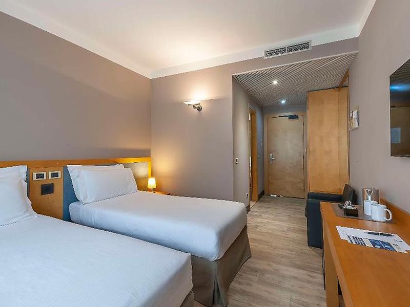 7241F5AE9F63156E7445881E1E34C4BB