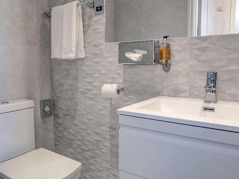 90E9F5FFEFDA7F6D5F366D85E146BE25