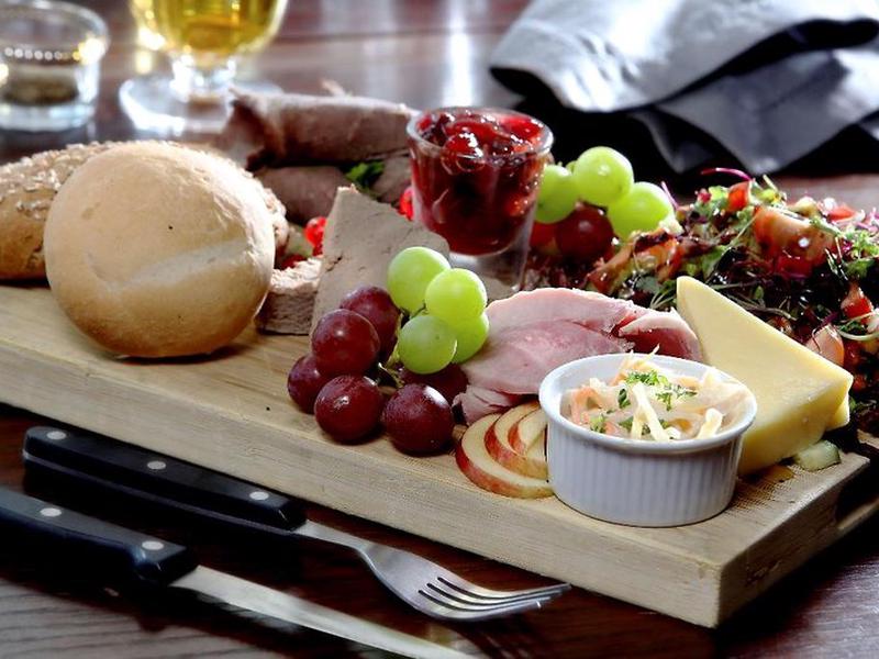 560E42EB8A93418D990B3058BC07DAC7