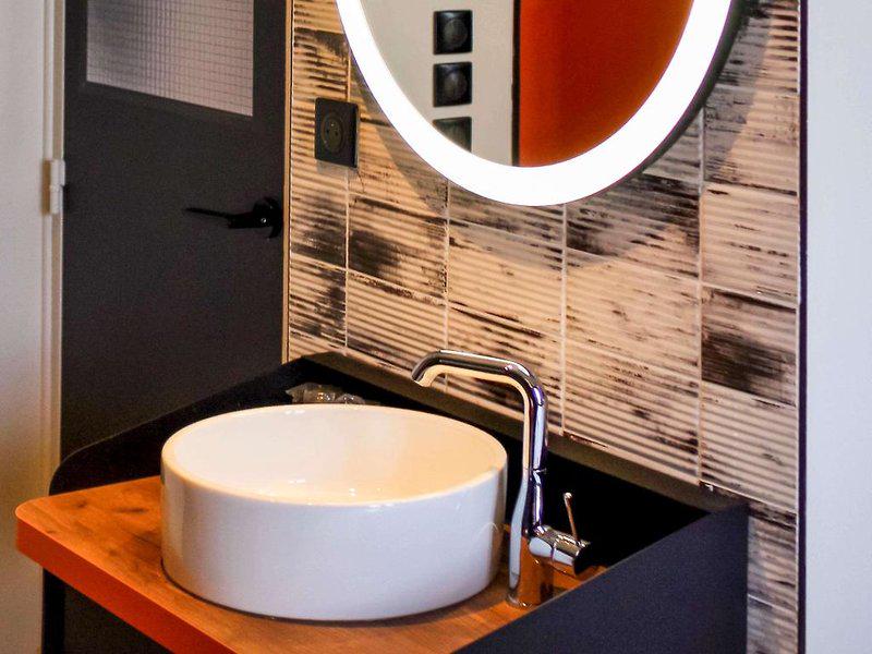 A7BBB9AE411FF0D88B2356385D3C9497