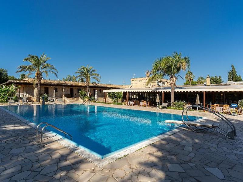 DFAC303B56E3D9372A70287EF7D47696