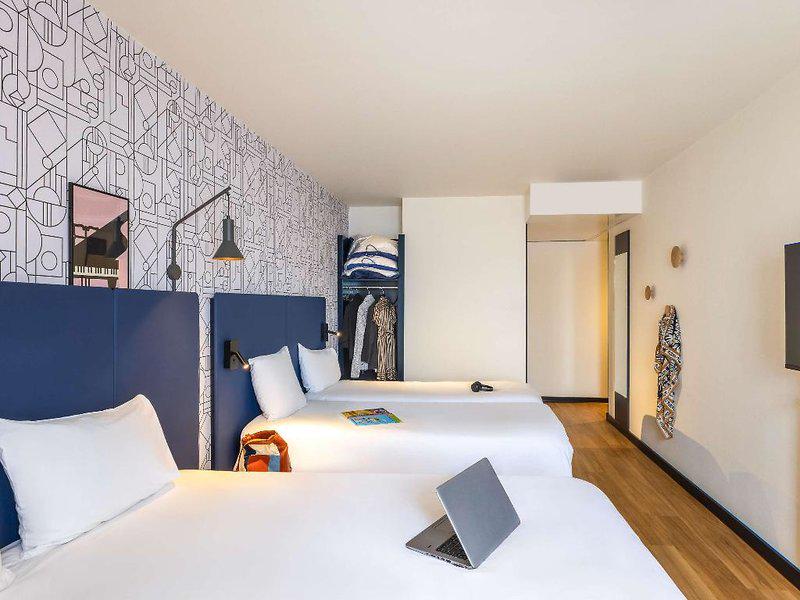 18E717D982E4CA1820F421B59E8C7BD4