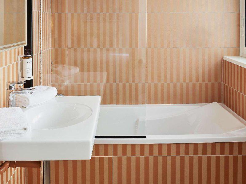 B0BE9DB28040AAEA9BECF64D6591112E