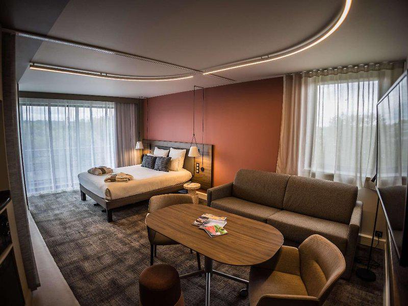 DB808C2738F2A946AB78E35282FF6082