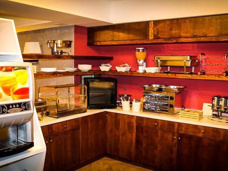 F5E9D6DA2A842C4184E8EA894322E8BE