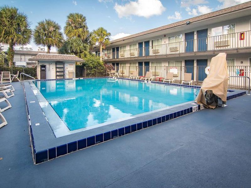 41DC30B7B54A384A4FF83B9E2EF1098B