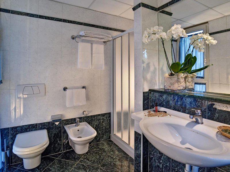 222D7ABF38916F9971C80FBAC97585C8