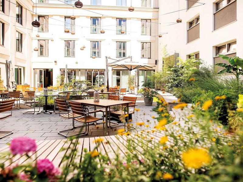 F9BAAE2EAD57B14E1C4FF99748E5900E