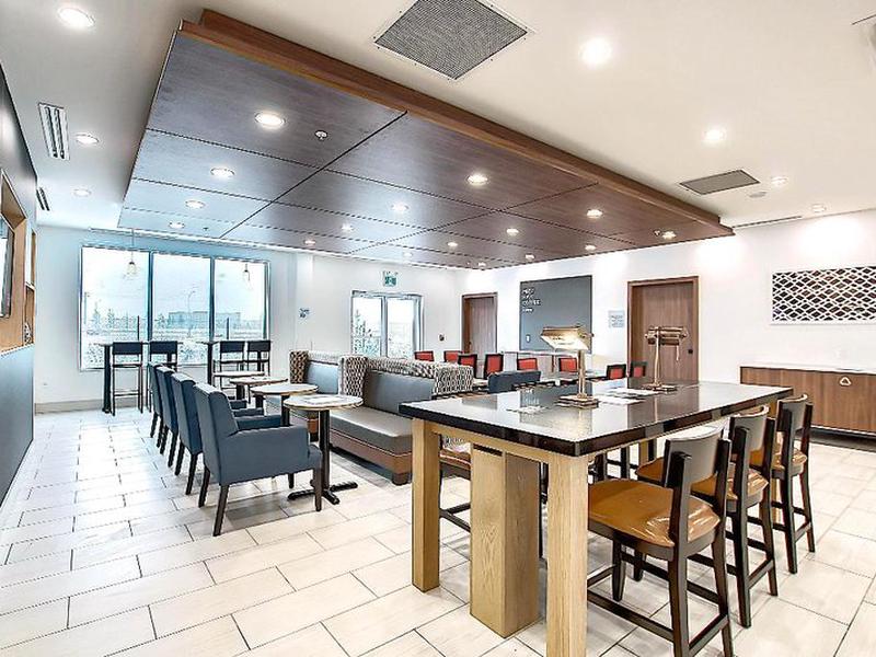 Holiday Inn Express & Suites Calgary Airport Trail NE by IHG