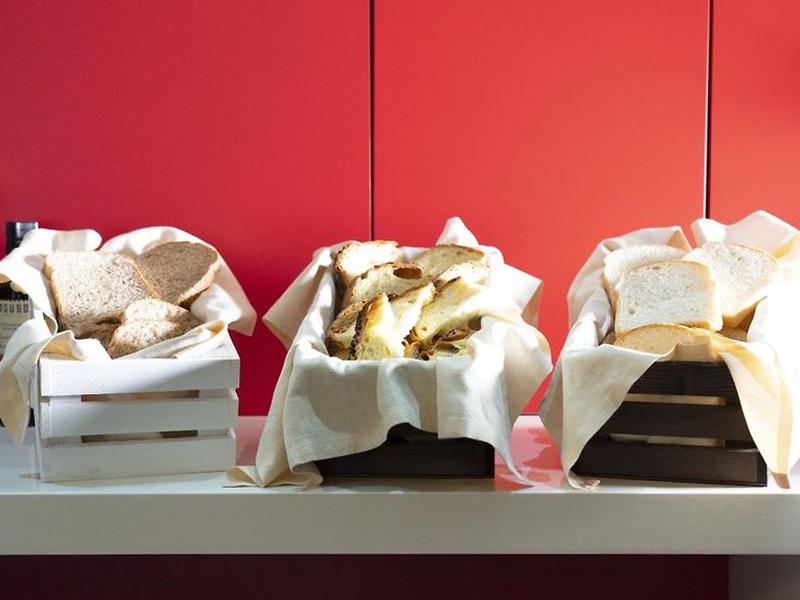 437906BD969E13F008B14F9BA2A66C64