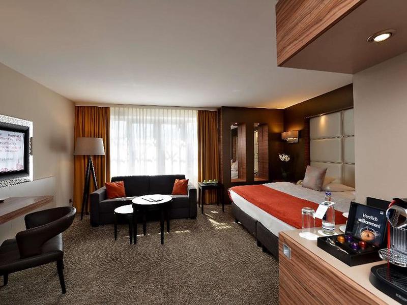 048AAA2FEA14FE192D76BBB40C84AE66