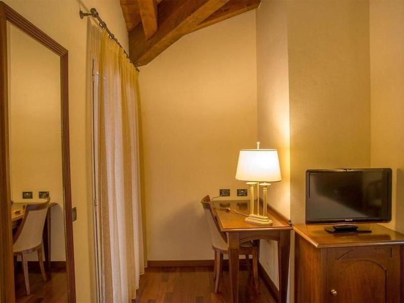 AF63B2911592BA50153338C101300F75