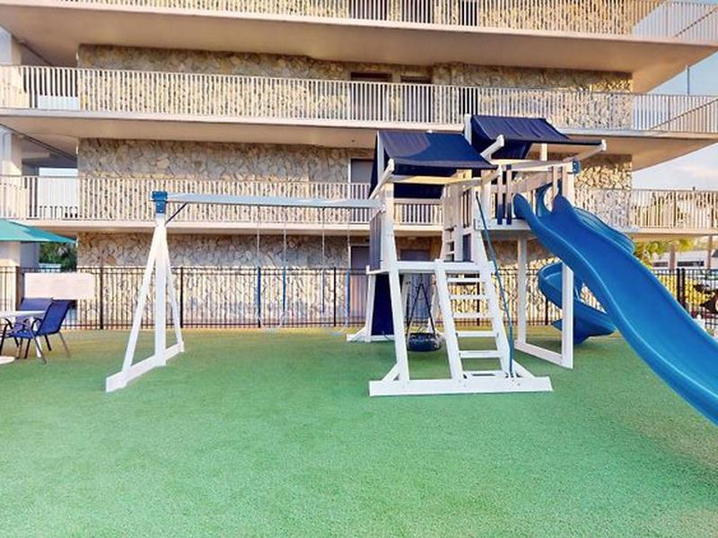 0C994B6AA461CAC12C75E8681414775E