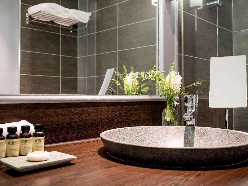 4EEFB856775D3A721625099D911C165B