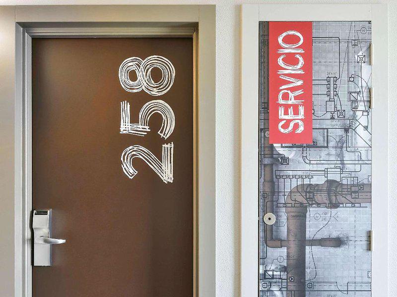 FDAE03EFF20AC4DB2BE96512718CD02B