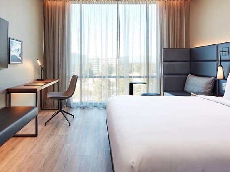 73E8039D77B5B639DA168F8B751FC92E