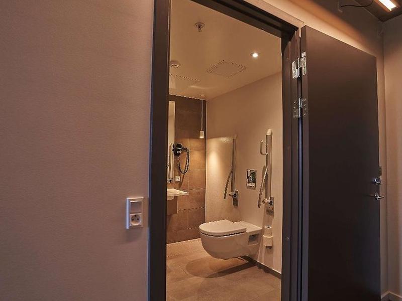 384E3F2519F55A7D693DFCB8804CEE63