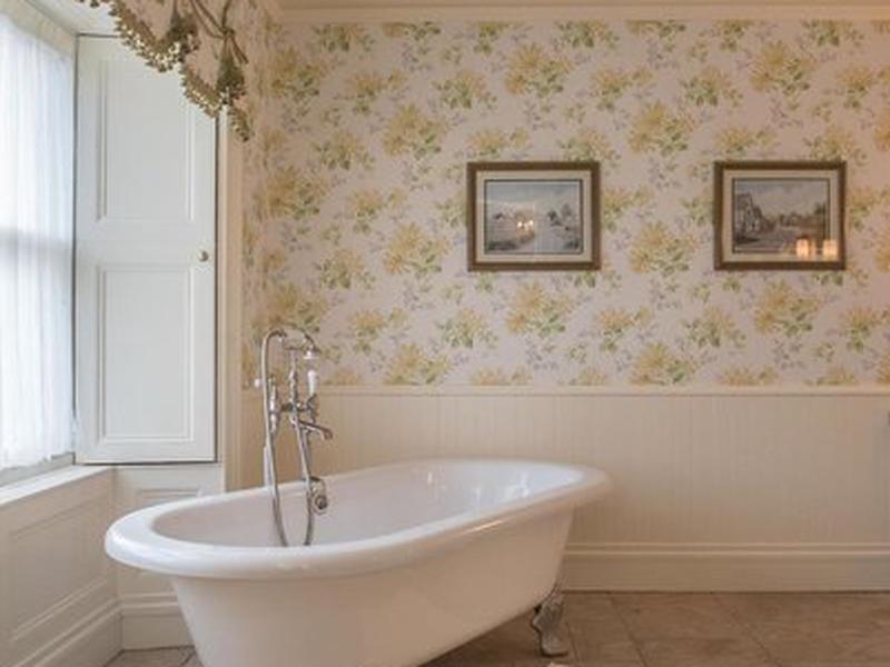 6849E656428B9F868972096BEFE53F06