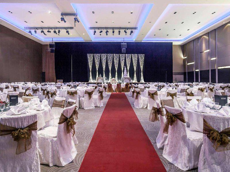 D2999B00E9D13657868B8D76056E3825