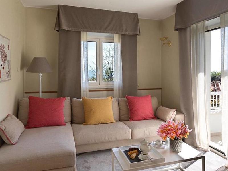 71C8952A77845C89B785F6D100B3BE18