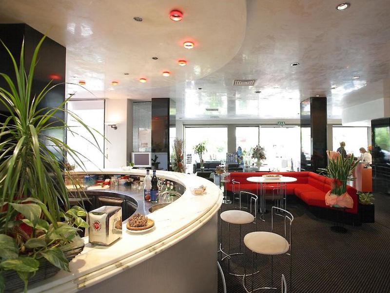 DB256708064BC377D985595C57916091