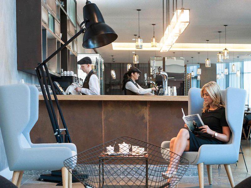 94BB5DF2046D0CC45F8C00214524C1E8