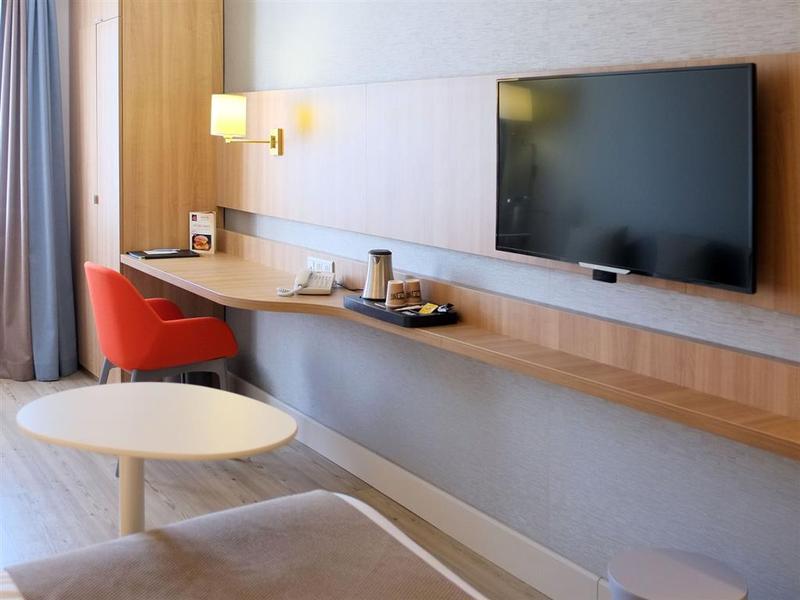 6AC78125AE511C5A5B77349FF16F1BC3