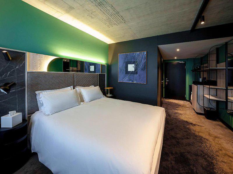 940B217DB741D875D75BC04A151B732B