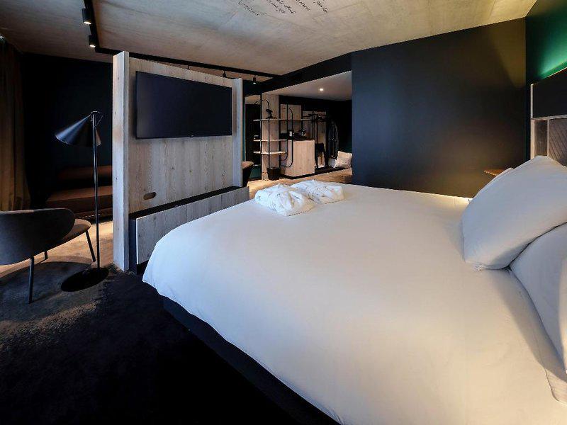 6164D68E53827FC52D84E414AF685581