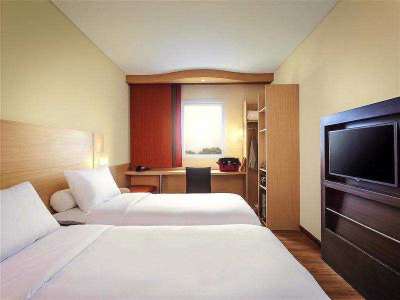 156677D2EC3B37E6B53E77A92C3FF564