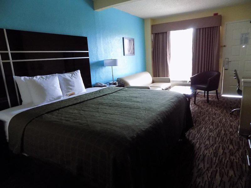 72BB1F7900943906527CF5D0BB7C8A2C