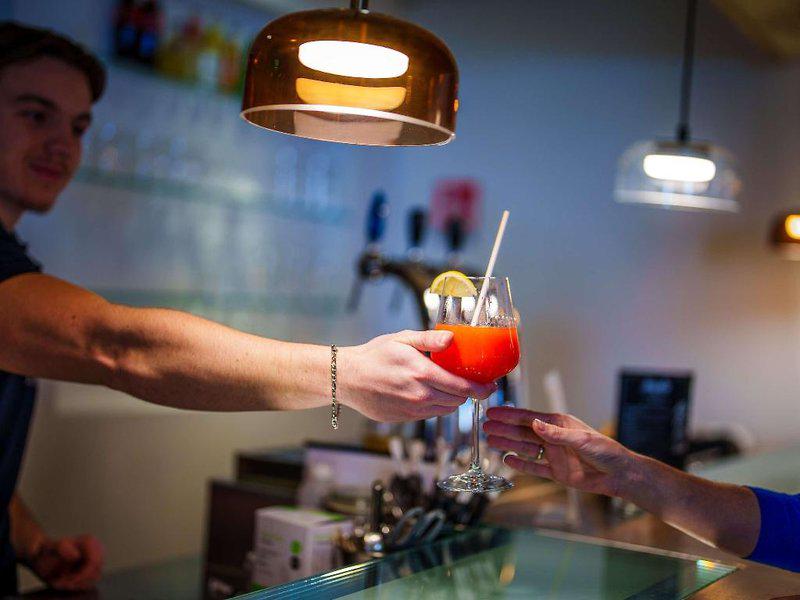 44BCAFDCCC0694D5D64B9B9E74A79830