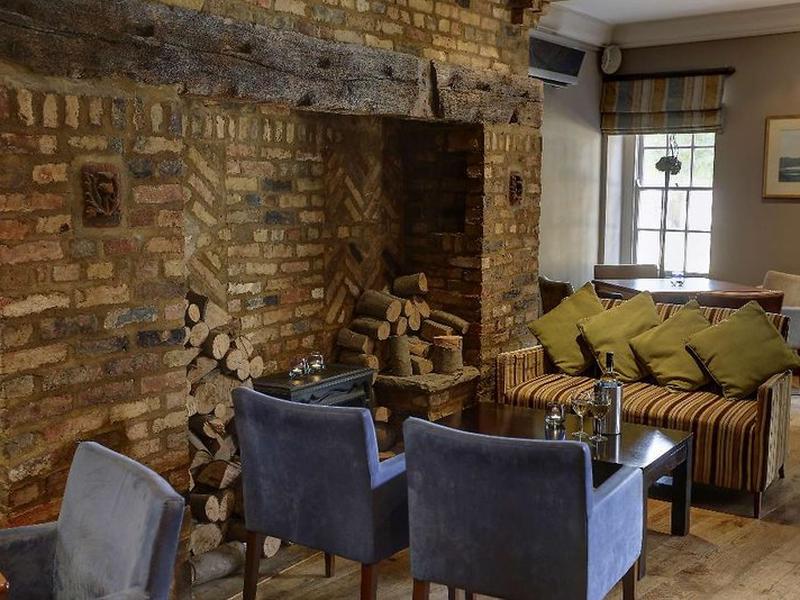 FE63AD70E102833F286FC6246D30BD7A