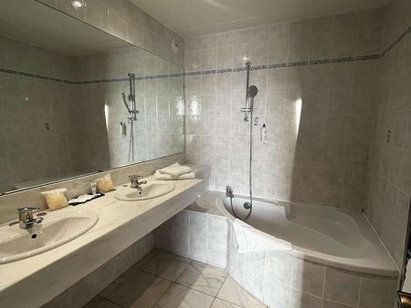 67AB0C1AC3091C46BB3F9534871BB64A