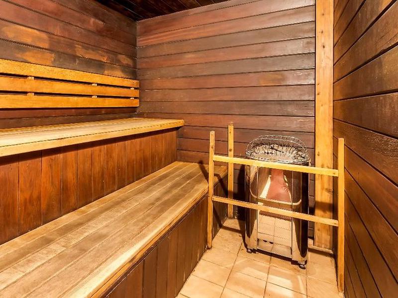 AB59B067E7242B87E6F9237D20D432CD