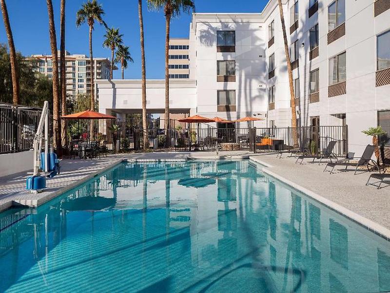 53667702E5DDAF8C15DEEAEAEBBC84F9