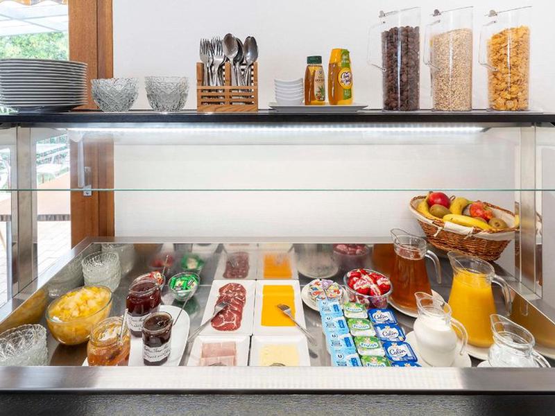 77B95E1A6606F8E66258158E25003379