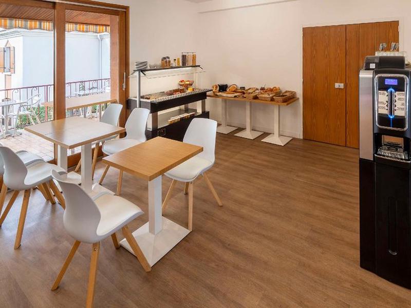 9884BACE0CC0B67BC050FD66B2BC17B3