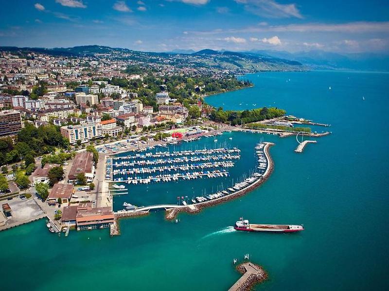 8AF5570E59C0F37A8C9F708ACF26E325