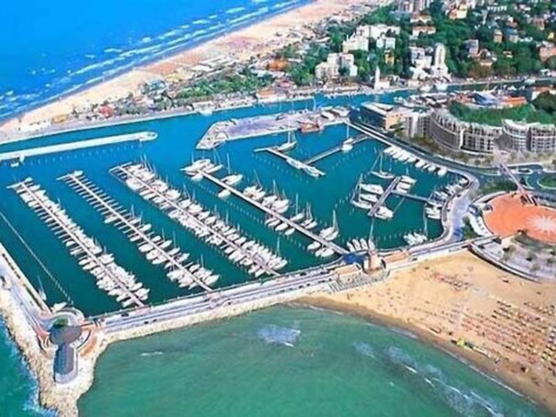 5AC908F74ED9598F20756CC5DB5CF7AB