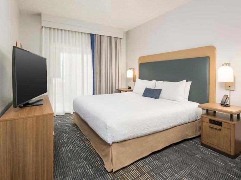 FB22E4D7F9534AB1B5F8A201B139E003