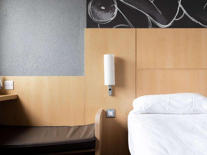 9F5F5BC3BDC52704F3D3A4F61D699E1A